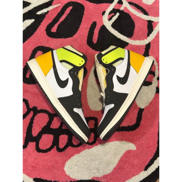 Jordan 1 Retro High White Black Volt University Gold 7Y GS - Picture 4 of 11